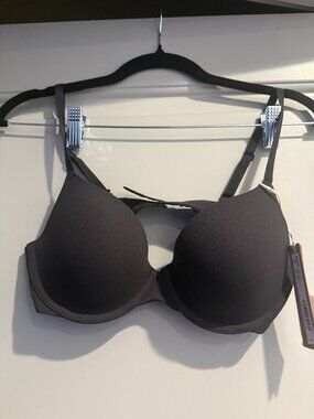 NWT Skims Fits Everybody T-shirt Bra 34B in Onyx